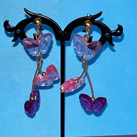 Magical Lucite Butterfly 🦋 Earrings - Picture 5 of 6